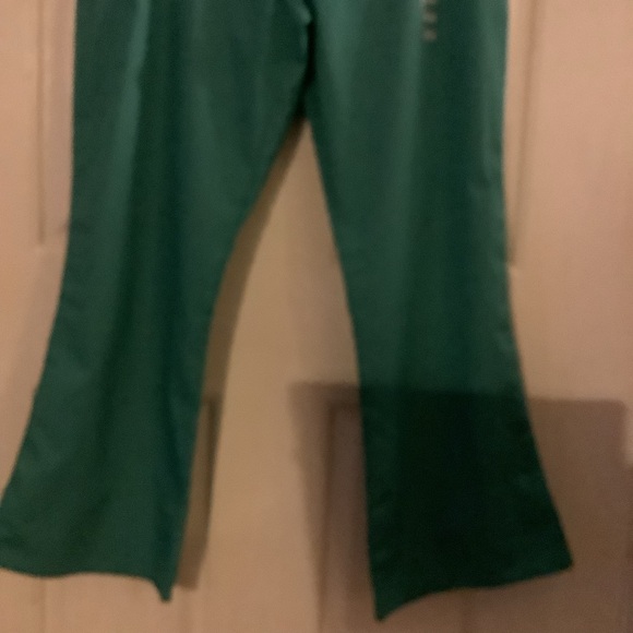 Cherokee scrubs, green, size petite medium - Picture 7 of 9